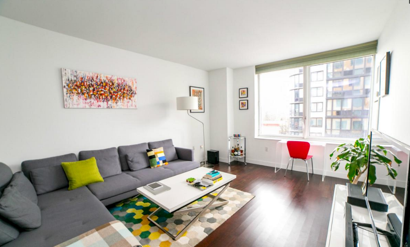 This downtown Brooklyn studio's got modern finishes and building